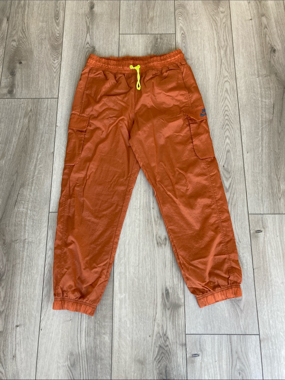 Nike Track Pants Women’s Medium Cargo Pockets Orange Outdoor Travel Joggers Y2K